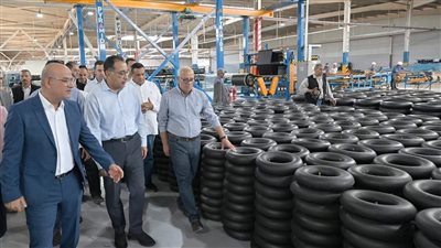 رئيس الوزراء يتفقد توسعات مصنع 