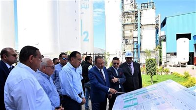 رئيس الوزراء يتفقد مصنع الغازات الطبية والصناعية ببورسعيد