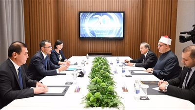 أمين البحوث الإسلامية يلتقي رئيس مركز نازارباييف لتنمية الحوار بين الأديان 