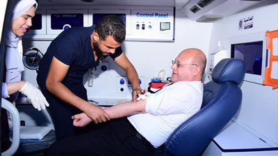 صور.. انطلاق حملة التبرع بالدم في جامعة سوهاج