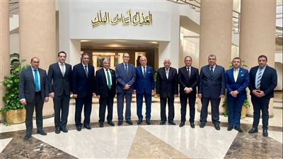 رئيس هيئة النيابة الإدارية يقدم التهنئة للنائب العام على منصبه الجديد 