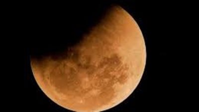 موعد الخسوف الجزئي للقمر في مصر 