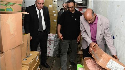 محافظ قنا يُتابع مبادرة خفض السلع ويُصادر لحومًا مجهولة المصدر 