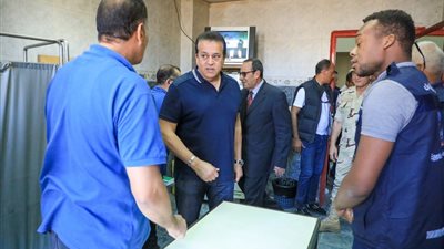 وزير الصحة يتفقد تمركز سيارات الإسعاف في أبوطويلة ومعبر رفح