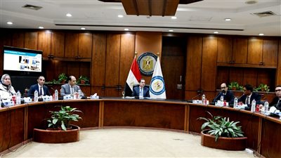   الملا يلتقي شباب مهندسي البترول بعد عودتهم من الولايات المتحدة 