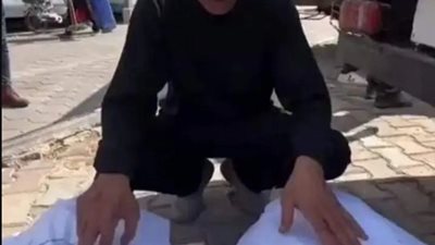 وفاة أشقاء والد محمد الدرة تعيد له مأساة استشهاد طفله 