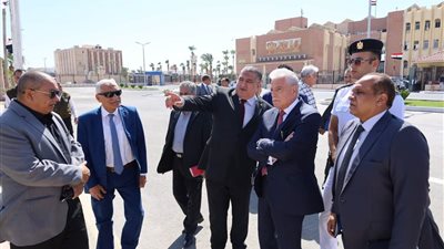 محافظ جنوب سيناء يتفقد حديقة الزهور بمدينة طور سيناء