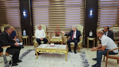 محافظ جنوب سيناء يتابع إجراءات إنشاء أول محطة لإنتاج الهيدروجين الأخضر