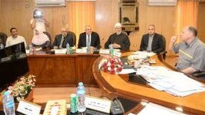 محافظ أسيوط يبحث تكثيف العمل الميداني لتنفيذ برنامج 