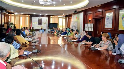 محافظ الأقصر يترأس اجتماعًا لمناقشة مسار شبكة القطار الكهربائي “أكتوبر_ أبو سمبل”