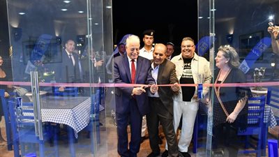 محافظ جنوب سيناء يفتتح مطعم يوناني بمنطقة دهب اسكوير 