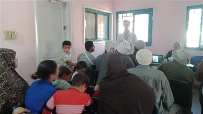 الكشف على 1497 مريضاً   فى قافلة علاجية بالققهلية