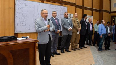 رئيس جامعة طنطا يلتقي ممثلو الأسر الطلابية والطلاب الوافدين بكلية الهندسة 
