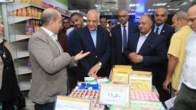 محافظ الجيزة يتابع سريان مبادرة خفض أسعار السلع الأساسية بالمحال والمتاجر