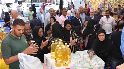 لليوم الرابع.. معارض الأقصر تطرح السلع الغذائية بأسعار مخفضة 