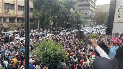 حرق علم إسرائيل على سلالم نقابة الصحفيين تضامنًا مع غزة