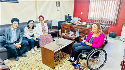 وفد تنسيقية شباب الاحزاب والسياسيين في زيارة لقومي الاعاقة
