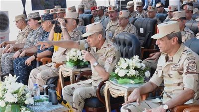 وزير الدفاع يشهد تنفيذ المرحلة الرئيسية لمشروع تكتيكى بجنود بالذخيرة الحية بالمنطقة المركزية العسكرية