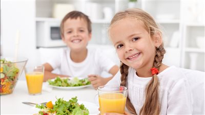 تعزز طاقته ومناعته.. أطعمة مهمة لبناء جسم الطفل