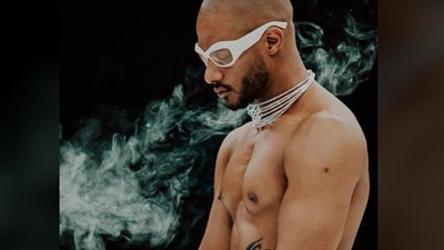 محمد رمضان عاريًا بجلسة مساج وباديكير مع النساء..والجمهور يصفعه: استرجل العالم في حداد