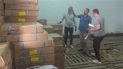 ضبط 5 أطنان سمك ماكريل منتهي الصلاحية داخل أحد الثلاجات بكفر الدوار 