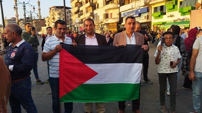 وقفة احتجاجية لقيادات ومعلمين الزرقا بدمياط للتنديد بجرائم الإحتلال الإسرائيلي  