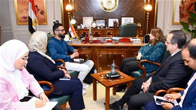وزيرة الهجرة تبحث مع مهندس مصري بفنلندا تعاون التدريب المهني للشباب