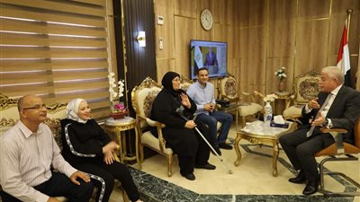 محافظ جنوب سيناء يستقبل أسرة الشهيد 