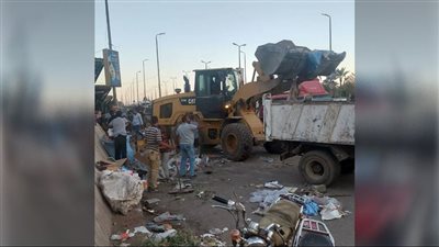 أسيوط: إزالة الإشغالات بمحيط مجمع مواقف الأزهر بحي غرب