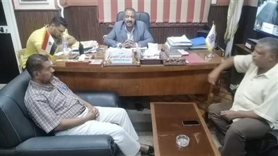 رئيس مدينة قوص يجتمع بمسئولي الحملة الميكانيكية