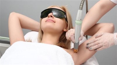 طبيب يحسم الجدل حول خطورة إزالة الشعر بالليزر على مرضى السكر