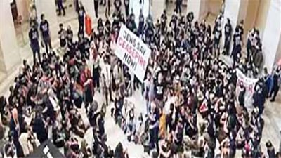 زلزال غزة يرج الإدارة الأمريكية.. ومتظاهرون يهود يقتحمون الكونجرس مطالبين بوقف إطلاق النار في القطاع