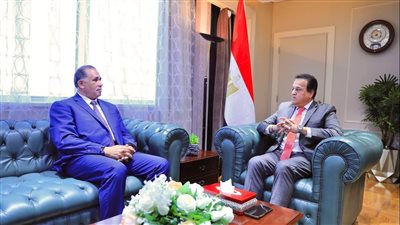 نقيب المحامين يبحث مع وزير الصحة تطوير منظومة علاج الأعضاء