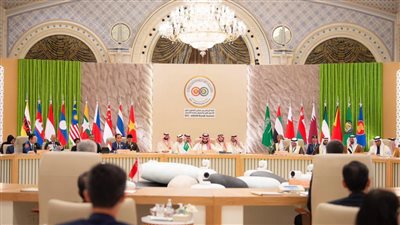 قمة الرياض تطالب بسرعة دخول المساعدات إلى غزة