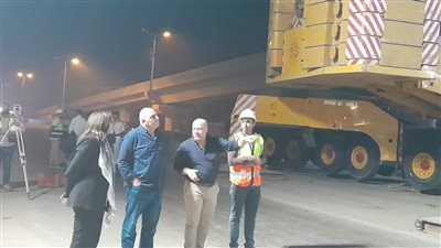 نائب محافظ البحيرة تتابع أعمال تركيب الهيكل المعدنى لكوبري مزلقان أبو حمص الجديد