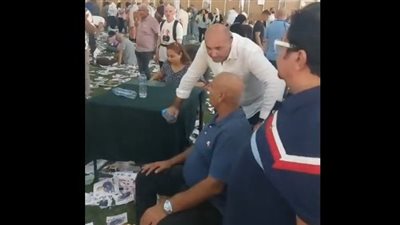 شاهد.. العتال يتفقد اللجان الانتخابية في الزمالك وسط تأييد أنصاره