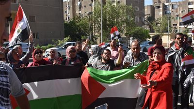 قيادات جامعة عين شمس ينظمون وقفة تضامنية للتنديد بممارسات الاحتلال الإسرائيلى (صور)