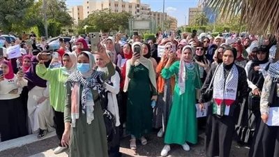 بالصلاة والمظاهرات.. العالم يعبر عن تضامنه مع غزة