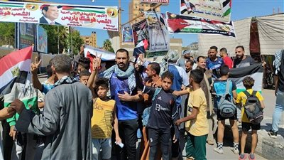 المئات يتظاهرون في ميدان المجذوب وسط مدينة أسيوط دعما لغزة 