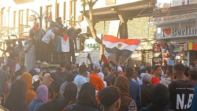  شرف العروبة والعرب.. المنشد أحمد حسن يشعل حماس متظاهرين الأقصر دعمًا لفلسطين