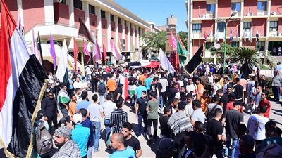 جامعة سوهاج تنظم وقفة تضامنية مع الشعب الفلسطيني .. صور