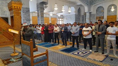 محافظ جنوب سيناء يؤدي صلاة الغائب علي شهداء فلسطين عقب صلاة الجمعة