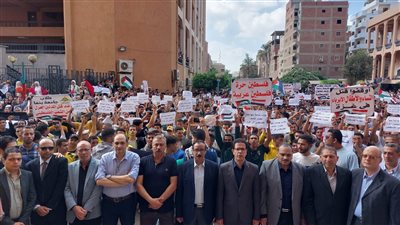 جامعة بنها تنظم وقفة تضامنية كبرى لدعم الدولة المصرية والشعب الفلسطيني