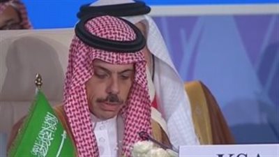 وزير الخارجية السعودي يُطالب بفتح فوري لممرات إنسانية آمنة إلى غزة