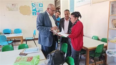مدير تعليم نجع حمادي يتابع انتظام الدراسة بمدرسة القصر الابتدائية الحديثة
