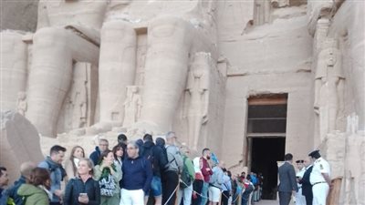  ألف سائح يشاهدون ظاهرة تعامد الشمس بمدينة أبو سمبل السياحية 