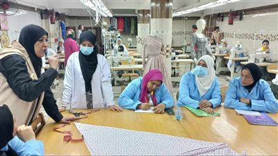 وزارة العمل تنظم تدريب فتيات بور سعيد على مهنة الخياطة والتفصيل بـ