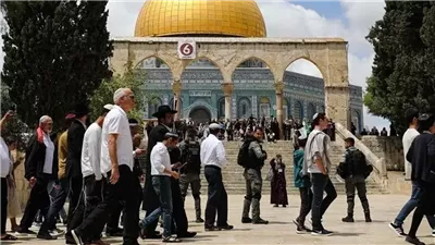 مُستوطنون إسرائيليون يقتحمون باحات لأقصى والاحتلال يمنع الطلبة من الوصول لمدارسهم