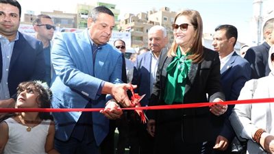 وزراء التنمية المحلية والتخطيط والإسكان ومحافظ السويس يفتتحون منفذ بيع السلع الغذائية بحي الأربعين   