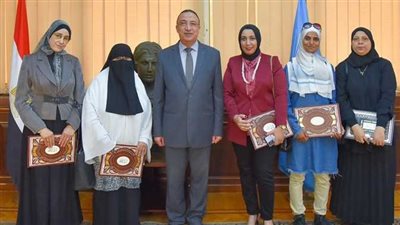 محافظ الإسكندرية يكرم الأمهات الفائزات بجائزة الأم المثالية للعامين الماضيين